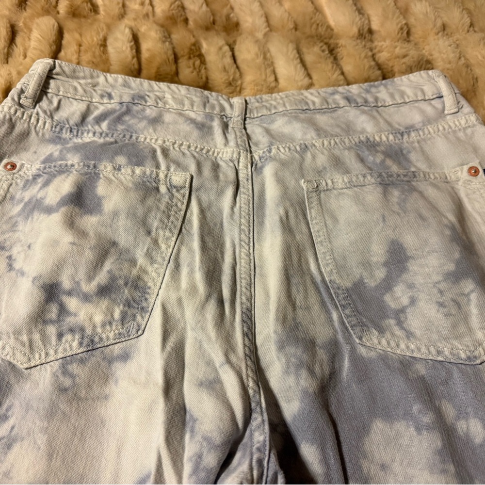 Pilcro and the Letterpress Blue and White Bleach Tye Dye Cropped Jeans - Picture 4 of 15